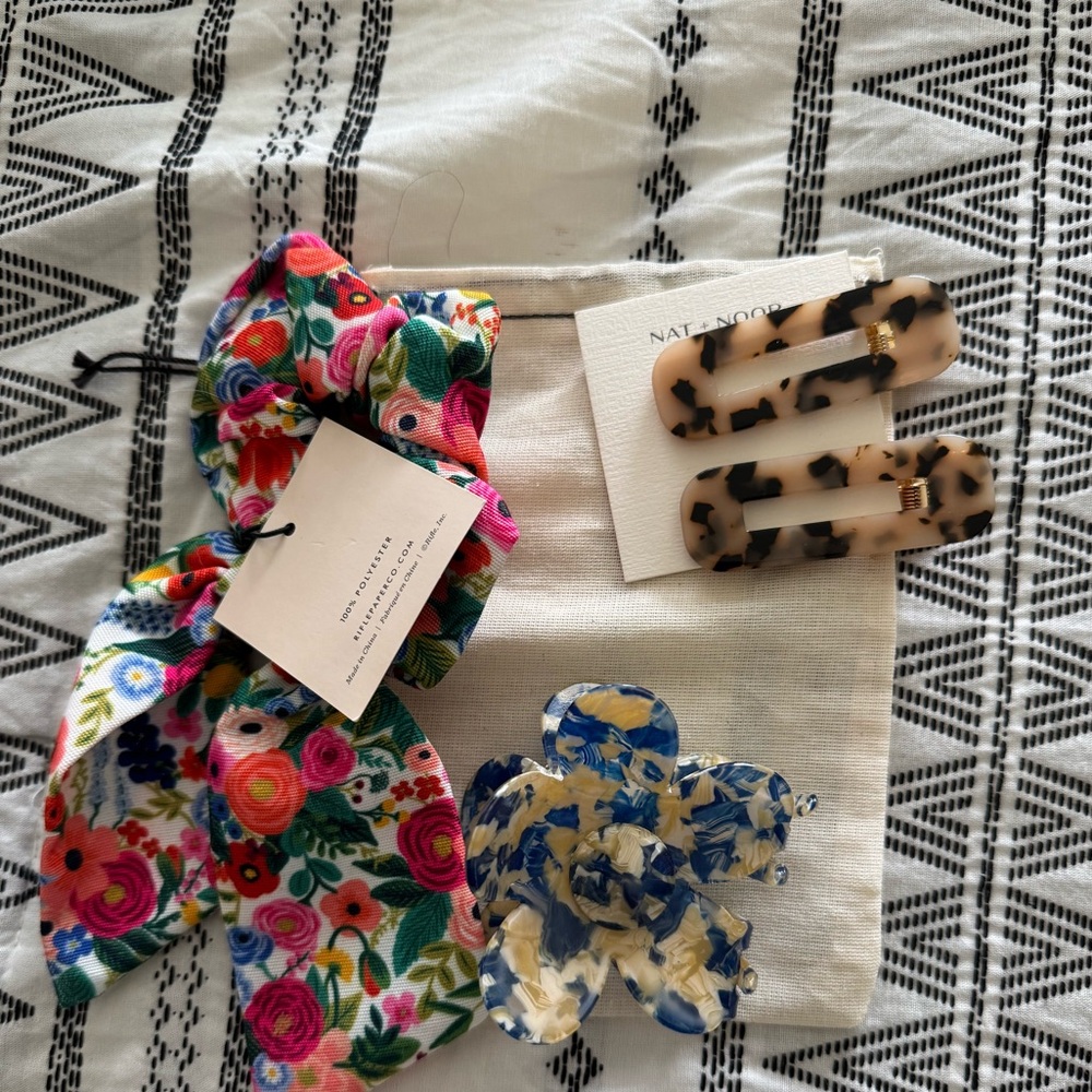 Floral and Tortoise Hair Accessories Set